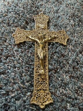 Vintage Gallo. co Ny Gold Filigree Crucifix Wall Cross